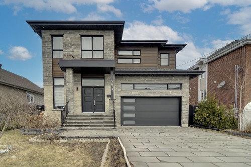 5673 Rue Alexandre  Brossard, QC J4Z 1N8
