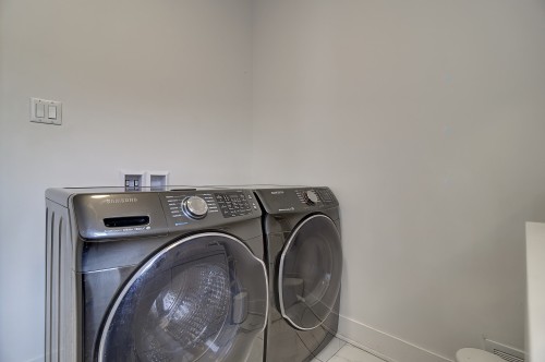 Salle de lavage - 5673 Rue Alexandre, Brossard, QC - Indoor Photo Showing Laundry Room