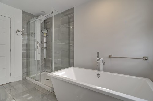 Salle de bains - 5673 Rue Alexandre, Brossard, QC - Indoor Photo Showing Bathroom