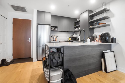 Kitchen - 328-112 Ch. De La Pointe-Nord, Montréal (Verdun/Île-Des-Soeurs), QC - Indoor Photo Showing Kitchen With Upgraded Kitchen