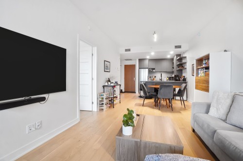 Living Room - 328-112 Ch. De La Pointe-Nord, Montréal (Verdun/Île-Des-Soeurs), QC - Indoor Photo Showing Living Room
