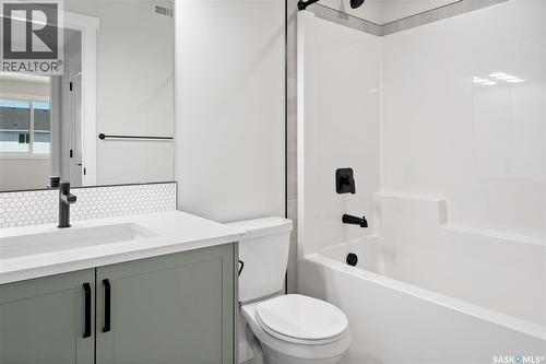 7710 Mapleford Boulevard, Regina, SK - Indoor Photo Showing Bathroom