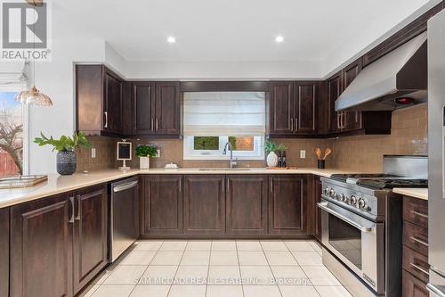 4873 Forest Hill Drive, Mississauga, ON - Indoor Photo Showing Kitchen With Upgraded Kitchen