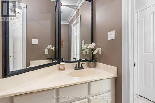 4873 Forest Hill Drive, Mississauga, ON - Indoor Photo Showing Bathroom