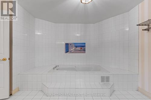 4873 Forest Hill Drive, Mississauga, ON - Indoor Photo Showing Bathroom