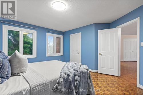 4873 Forest Hill Drive, Mississauga, ON - Indoor Photo Showing Bedroom