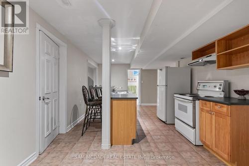 4873 Forest Hill Drive, Mississauga, ON - Indoor Photo Showing Kitchen