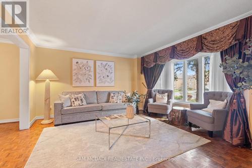 4873 Forest Hill Drive, Mississauga, ON - Indoor Photo Showing Living Room