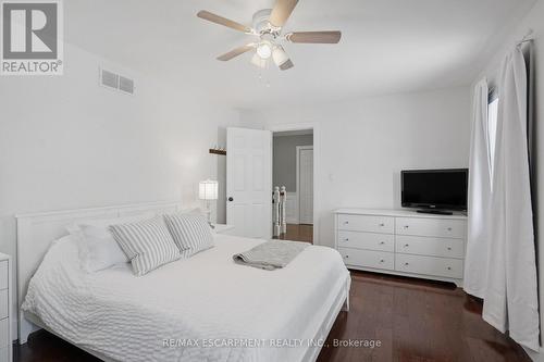 192 Concession 14 E, Hamilton, ON - Indoor Photo Showing Bedroom