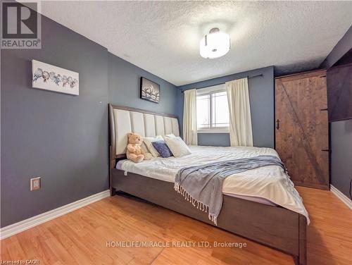 39 Endeavour Drive, Cambridge, ON - Indoor Photo Showing Bedroom