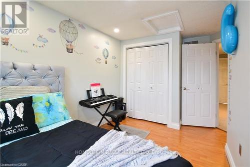 39 Endeavour Drive, Cambridge, ON - Indoor Photo Showing Bedroom