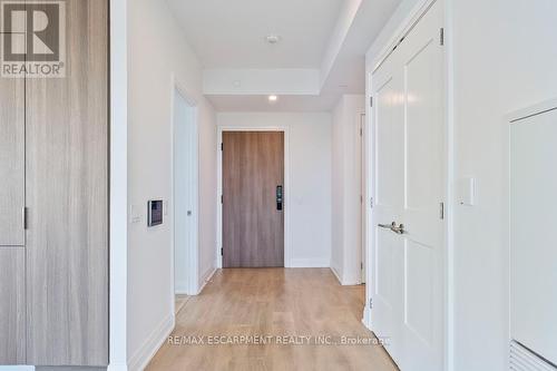 1012 - 21 Park Street E, Mississauga, ON - Indoor Photo Showing Other Room