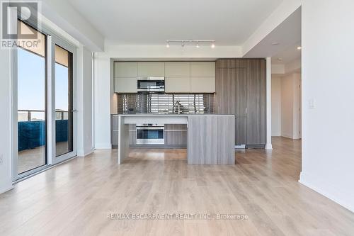 1012 - 21 Park Street E, Mississauga, ON - Indoor Photo Showing Kitchen