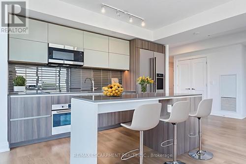 1012 - 21 Park Street E, Mississauga, ON - Indoor