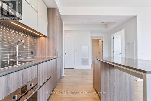 1012 - 21 Park Street E, Mississauga, ON - Indoor