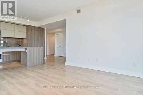 1012 - 21 Park Street E, Mississauga, ON - Indoor Photo Showing Kitchen