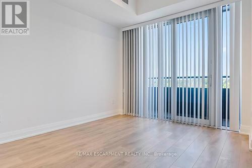 1012 - 21 Park Street E, Mississauga, ON - Indoor Photo Showing Other Room