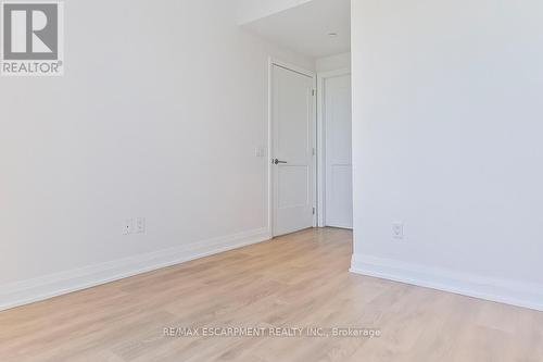 1012 - 21 Park Street E, Mississauga, ON - Indoor Photo Showing Other Room