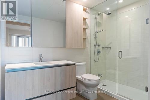 1012 - 21 Park Street E, Mississauga, ON - Indoor Photo Showing Bathroom