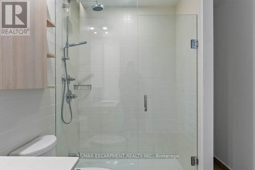 1012 - 21 Park Street E, Mississauga, ON - Indoor Photo Showing Bathroom