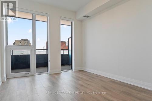 1012 - 21 Park Street E, Mississauga, ON - Indoor
