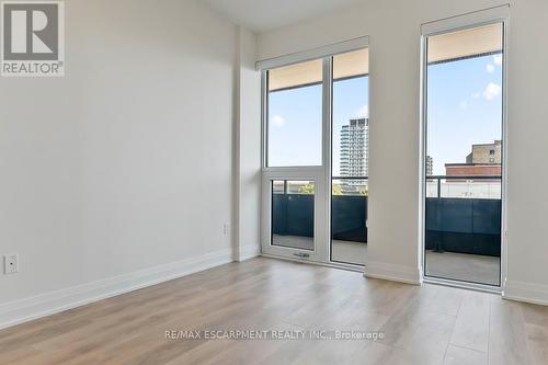 1012 - 21 Park Street E, Mississauga, ON - Indoor Photo Showing Other Room