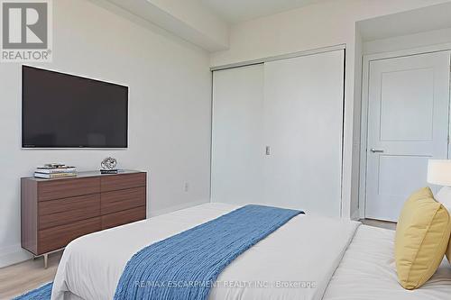 1012 - 21 Park Street E, Mississauga, ON - Indoor Photo Showing Bedroom