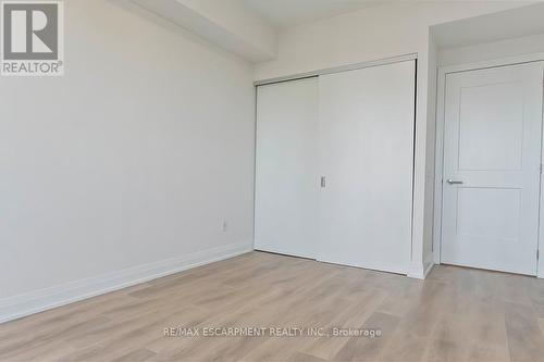 1012 - 21 Park Street E, Mississauga, ON - Indoor Photo Showing Other Room