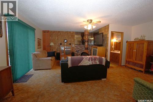 608 Nicoll Lane, Regina Beach, SK - Indoor Photo Showing Living Room