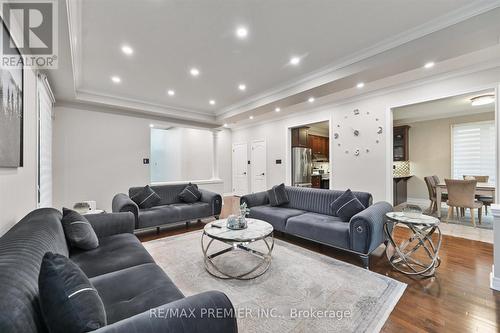 170 Ascalon Drive, Vaughan, ON - Indoor Photo Showing Living Room