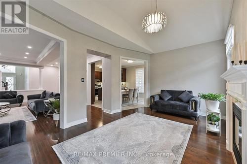 170 Ascalon Drive, Vaughan, ON - Indoor Photo Showing Living Room