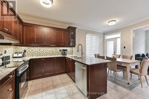 170 Ascalon Drive, Vaughan, ON - Indoor Photo Showing Kitchen With Upgraded Kitchen