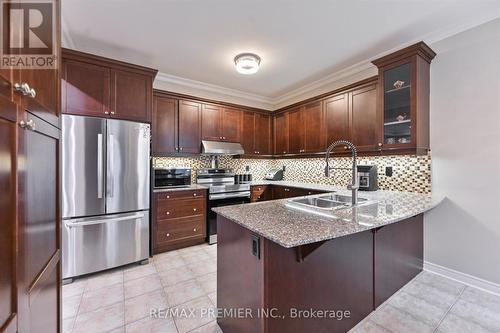 170 Ascalon Drive, Vaughan, ON - Indoor Photo Showing Kitchen With Stainless Steel Kitchen With Double Sink With Upgraded Kitchen