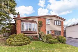 32 BENPRICE COURT  Toronto, ON M1H 1N3