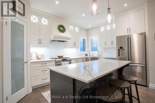 30 Brookside Lane, Tillsonburg, ON - Indoor Photo Showing Kitchen With Upgraded Kitchen