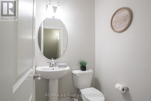 30 Brookside Lane, Tillsonburg, ON - Indoor Photo Showing Bathroom