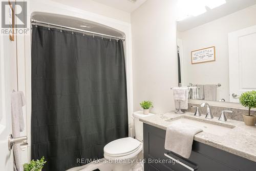 30 Brookside Lane, Tillsonburg, ON - Indoor Photo Showing Bathroom