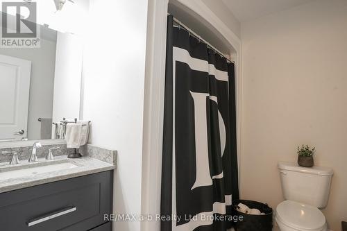 30 Brookside Lane, Tillsonburg, ON - Indoor Photo Showing Bathroom