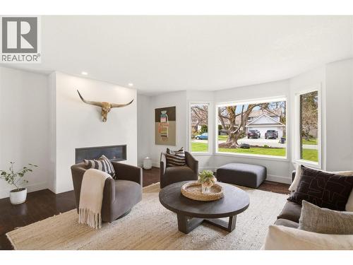 Living room - 4337 Dunvegan Court, Kelowna, BC - Indoor Photo Showing Living Room