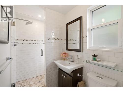 Primary ensuite- 3 piece - 4337 Dunvegan Court, Kelowna, BC - Indoor Photo Showing Bathroom