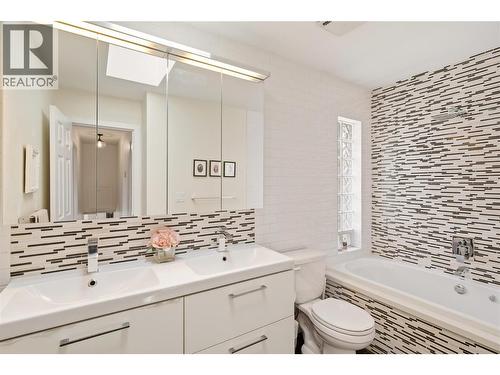 Main bathroom (5 piece) - 4337 Dunvegan Court, Kelowna, BC - Indoor Photo Showing Bathroom