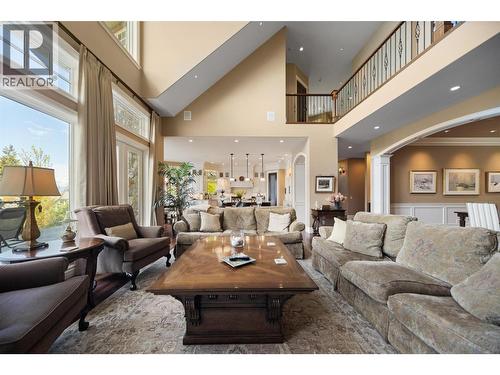 225 Swick Road, Kelowna, BC - Indoor Photo Showing Living Room
