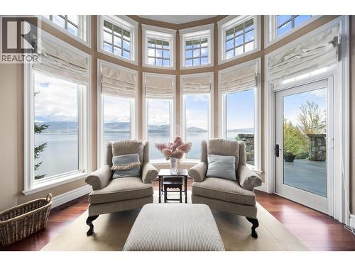 225 Swick Road, Kelowna, BC - Indoor Photo Showing Living Room