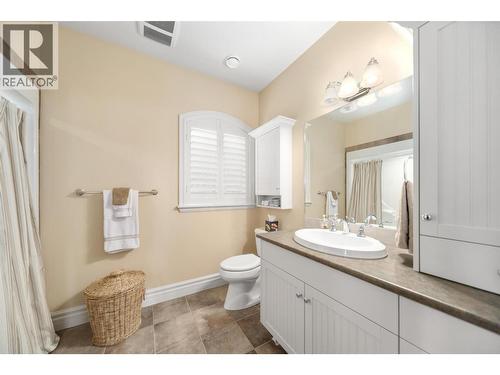 225 Swick Road, Kelowna, BC - Indoor Photo Showing Bathroom