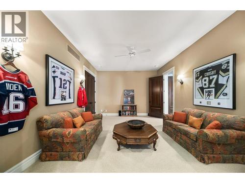 225 Swick Road, Kelowna, BC - Indoor Photo Showing Living Room