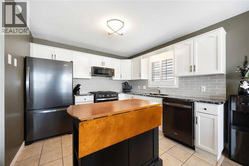 5700 Blackwell Sideroad Unit# 74, Sarnia, ON - Indoor Photo Showing Kitchen With Double Sink