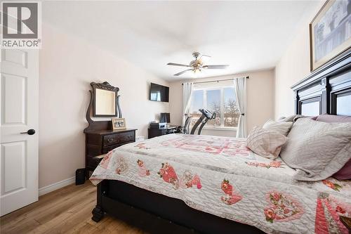 5700 Blackwell Sideroad Unit# 74, Sarnia, ON - Indoor Photo Showing Bedroom