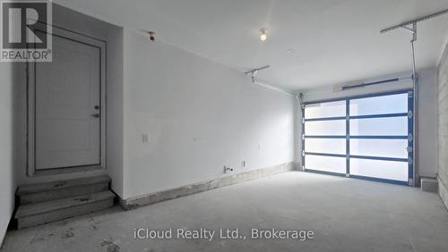 38 Dandara Gate, Vaughan, ON - Indoor Photo Showing Garage