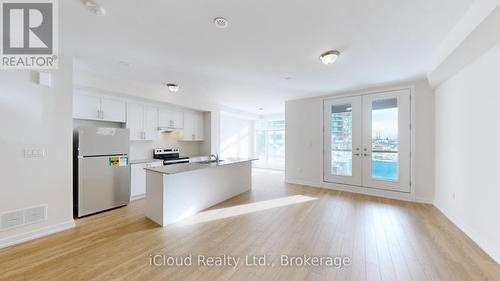 38 Dandara Gate, Vaughan, ON - Indoor Photo Showing Kitchen