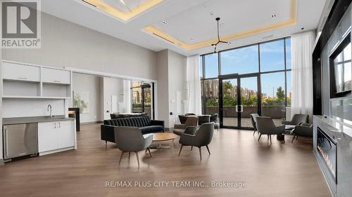 626 - 100 Eagle Rock Way, Vaughan, ON - Indoor